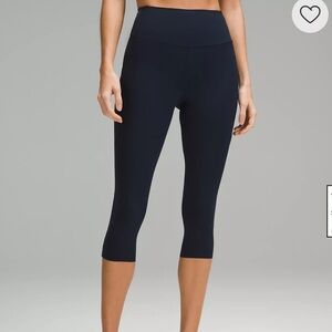 LULULEMON Fast & Free Black High-Rise Crop 19"
5 Pocket SIZE 10 (send an offer🎉🎊